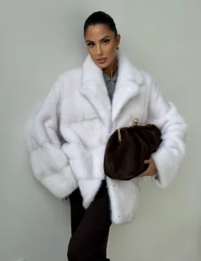 Белый норковый полушубок