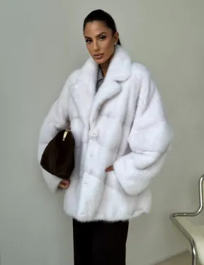 Белый норковый полушубок
