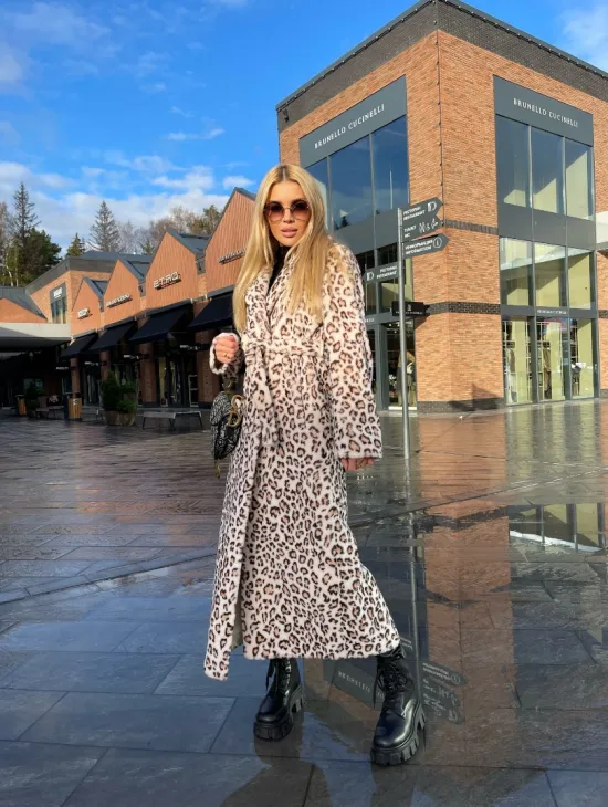 Леопардовая шуба из натуральной шерсти