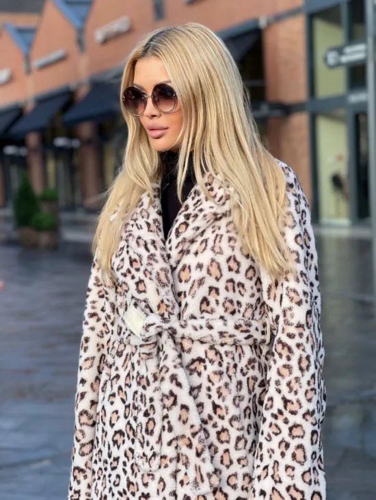Леопардовая шуба из натуральной шерсти