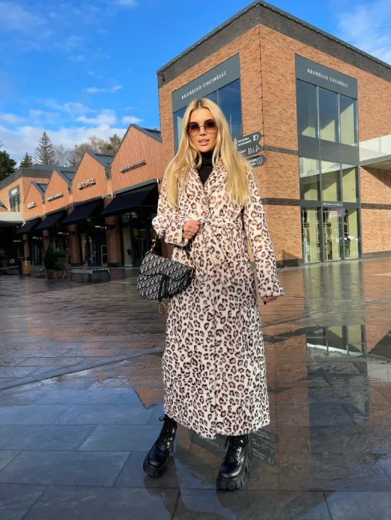 Леопардовая шуба из натуральной шерсти