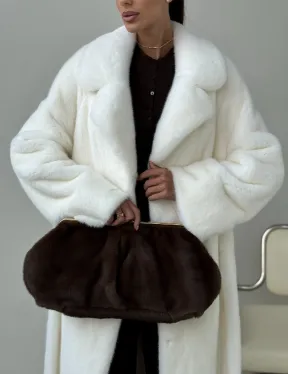 Белая длинная норковая шуба