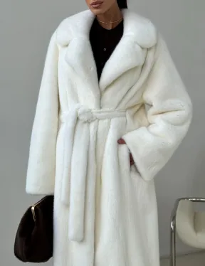 Белая длинная норковая шуба