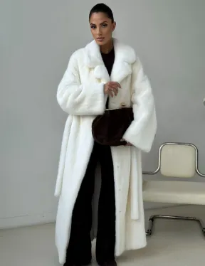 Белая длинная норковая шуба