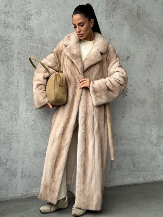 Длинная норковая шуба пастель