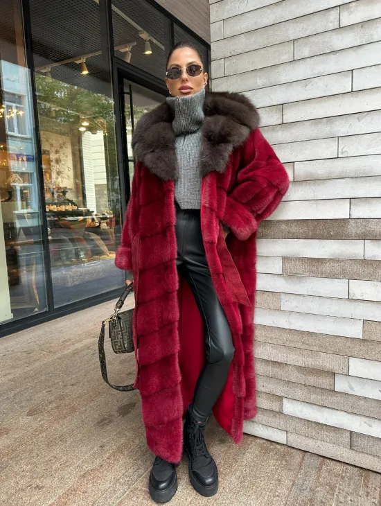 Длинная норковая шуба с капюшоном куница