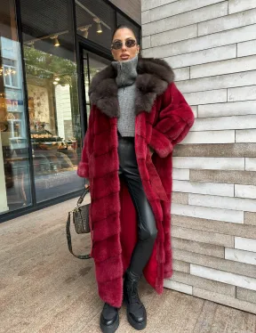 Длинная норковая шуба с капюшоном куница