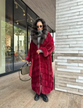 Длинная норковая шуба с капюшоном куница