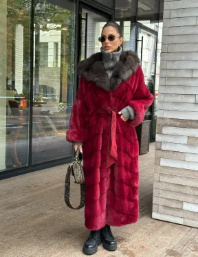 Длинная норковая шуба с капюшоном куница