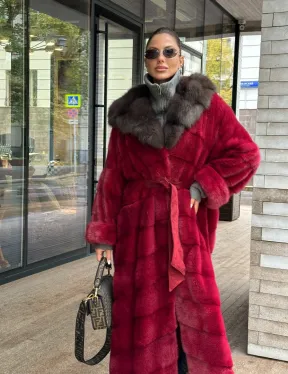 Длинная норковая шуба с капюшоном куница