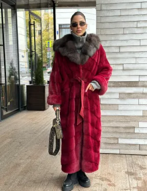 Длинная норковая шуба с капюшоном куница