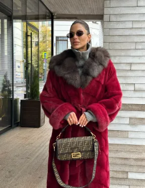 Длинная норковая шуба с капюшоном куница