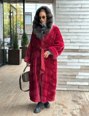 Длинная норковая шуба с капюшоном куница