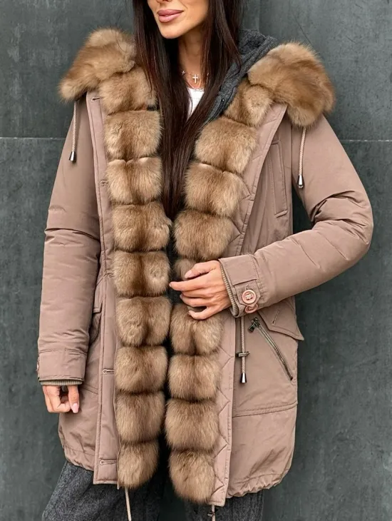 Женский пуховик с мехом куницы