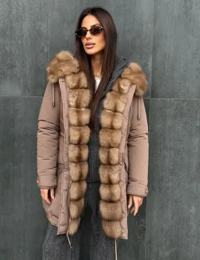 Женский пуховик с мехом куницы