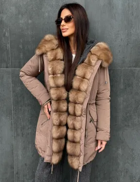 Женский пуховик с мехом куницы