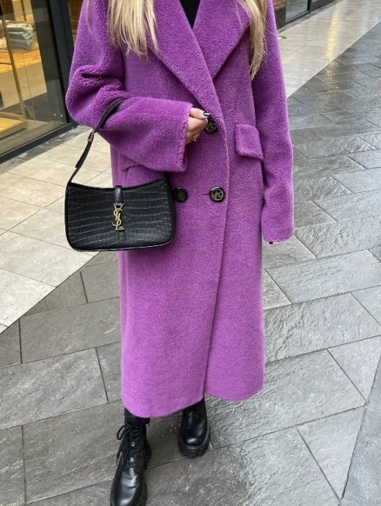 Стильное шерстяное пальто в ярком цвете