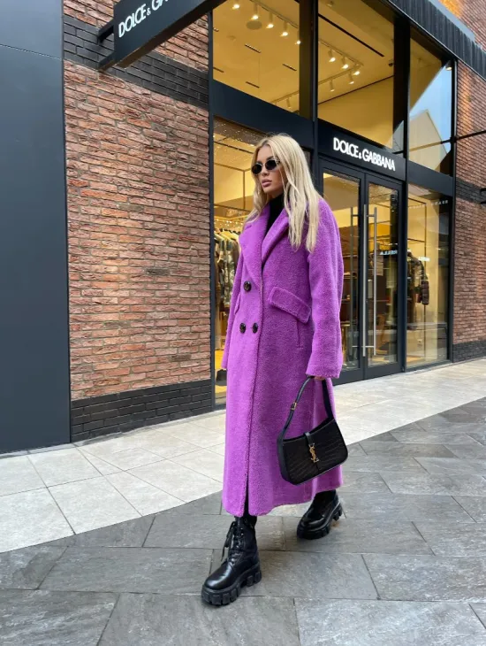 Стильное шерстяное пальто в ярком цвете