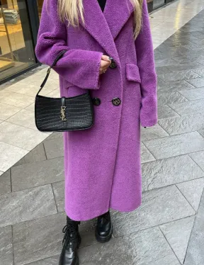 Стильное шерстяное пальто в ярком цвете