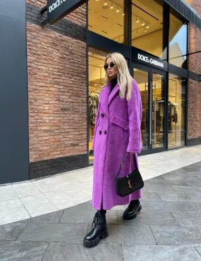 Стильное шерстяное пальто в ярком цвете