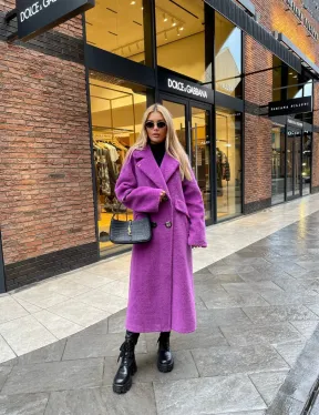 Стильное шерстяное пальто в ярком цвете