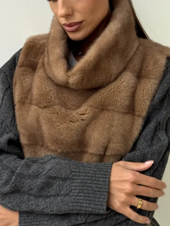 Бежевая норковая манишка