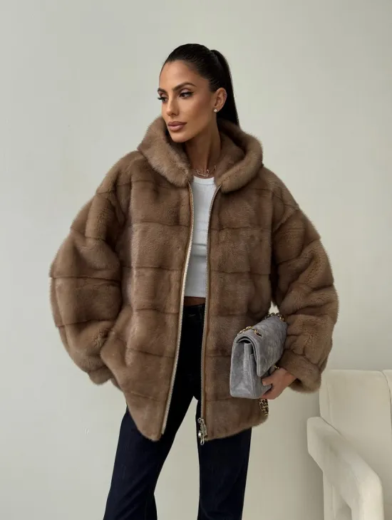 Бежевая норковая куртка с капюшоном