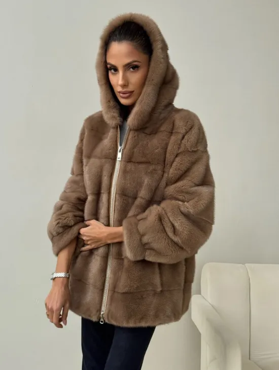 Бежевая норковая куртка с капюшоном