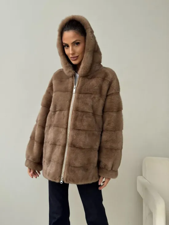 Бежевая норковая куртка с капюшоном