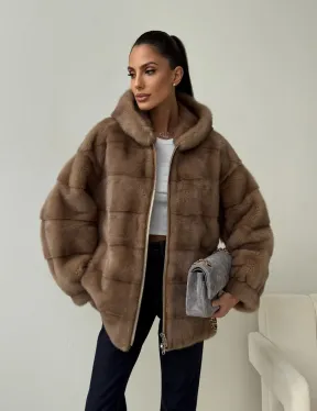 Бежевая норковая куртка с капюшоном