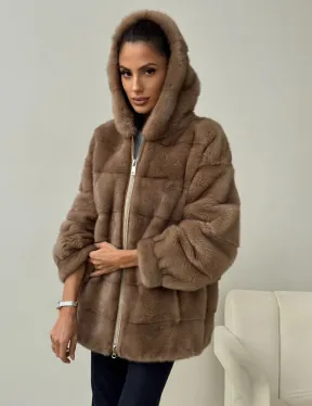 Бежевая норковая куртка с капюшоном