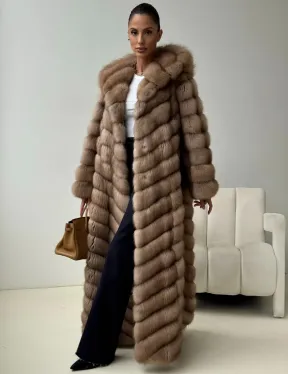 Длинная шуба из меха куницы с капюшоном