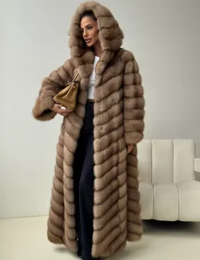 Длинная шуба из меха куницы с капюшоном