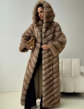 Длинная шуба из меха куницы с капюшоном