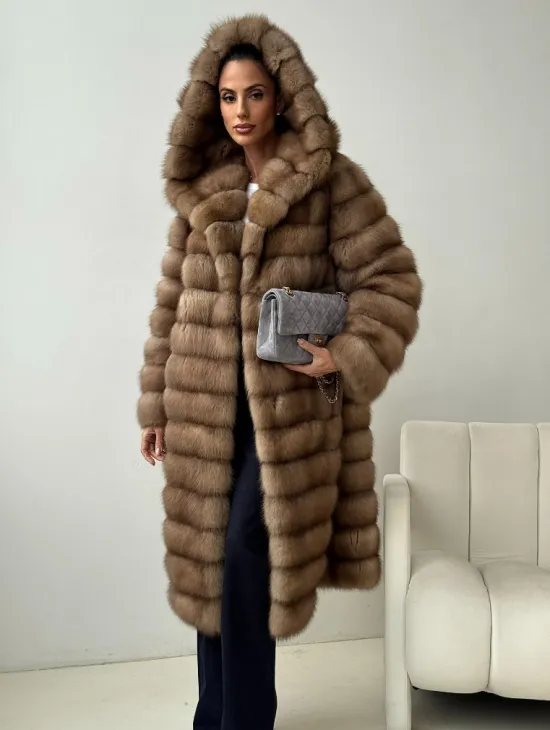 Шуба из куницы с капюшоном кобра