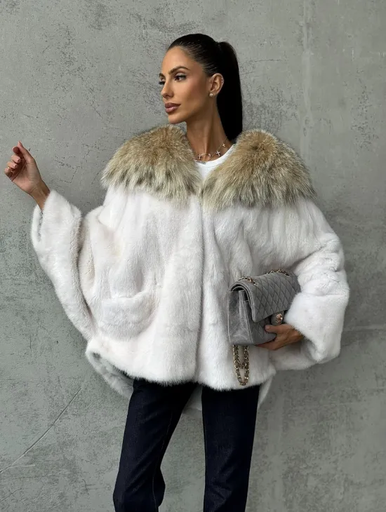 Светлая норковая шуба с капюшоном