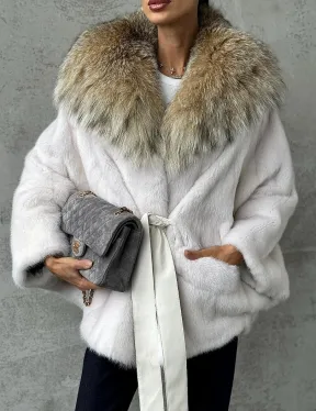 Светлая норковая шуба с капюшоном