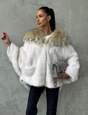 Светлая норковая шуба с капюшоном