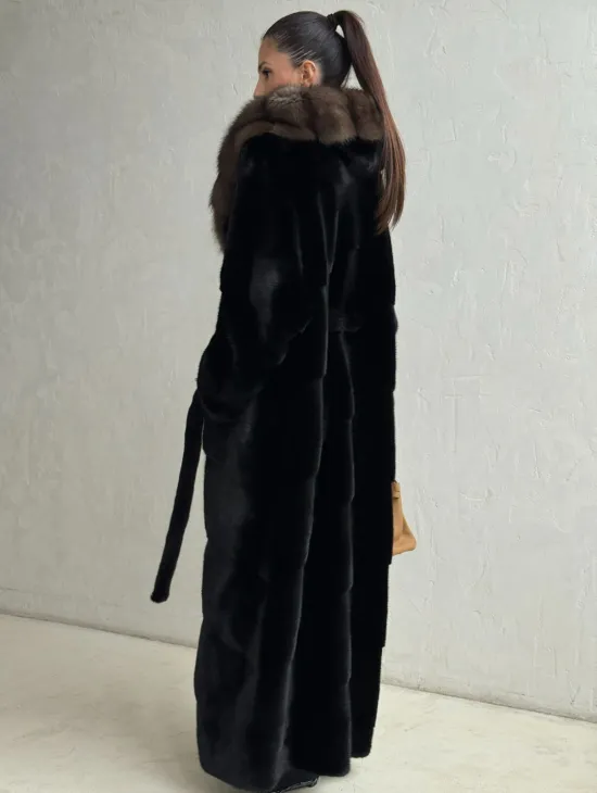 Длинная шуба из аукционного меха норки SAGA FURS