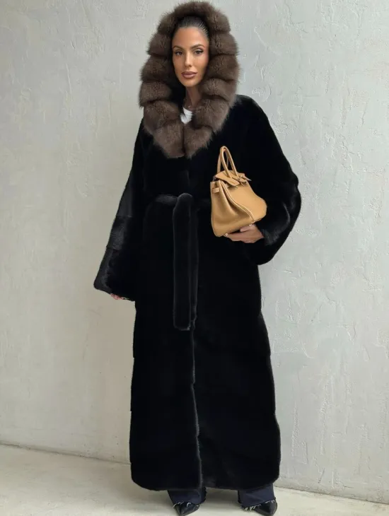 Длинная шуба из аукционного меха норки SAGA FURS