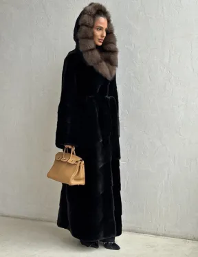 Длинная шуба из аукционного меха норки SAGA FURS