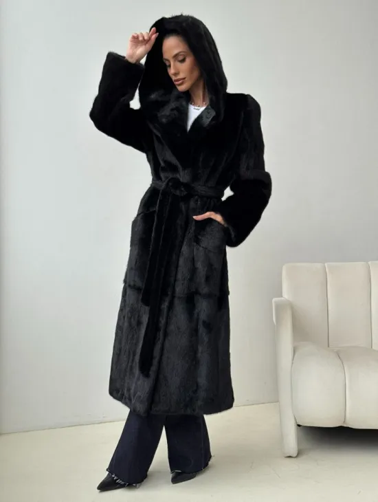 Черная норковая шуба с капюшоном