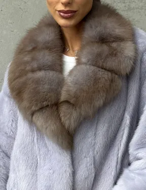 Короткая норковая шуба с воротником куницы
