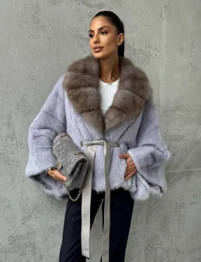 Короткая норковая шуба с воротником куницы