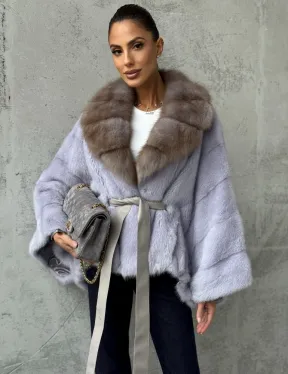 Короткая норковая шуба с воротником куницы