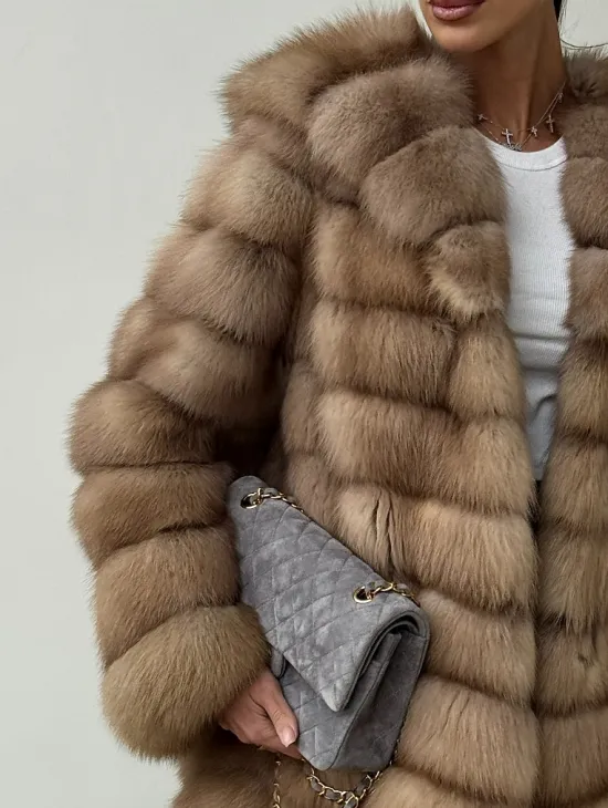 Шуба из куницы с капюшоном в цвете тор-тор