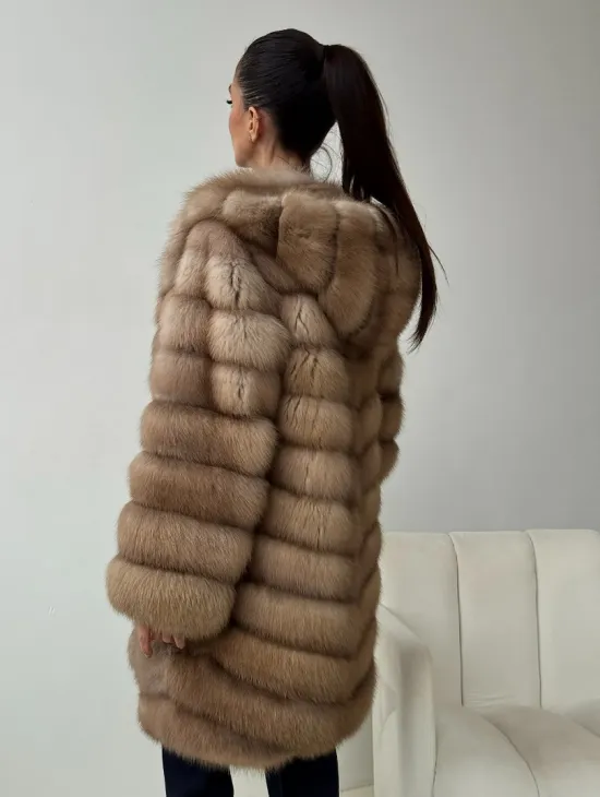 Шуба из куницы с капюшоном в цвете тор-тор