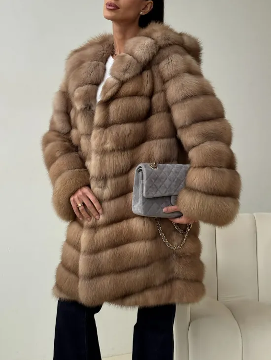 Шуба из куницы с капюшоном в цвете тор-тор