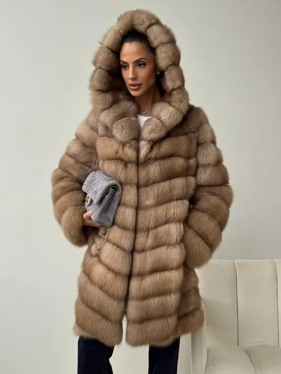 Шуба из куницы с капюшоном в цвете тор-тор