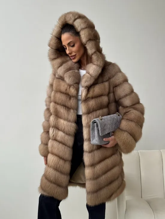 Шуба из куницы с капюшоном в цвете тор-тор